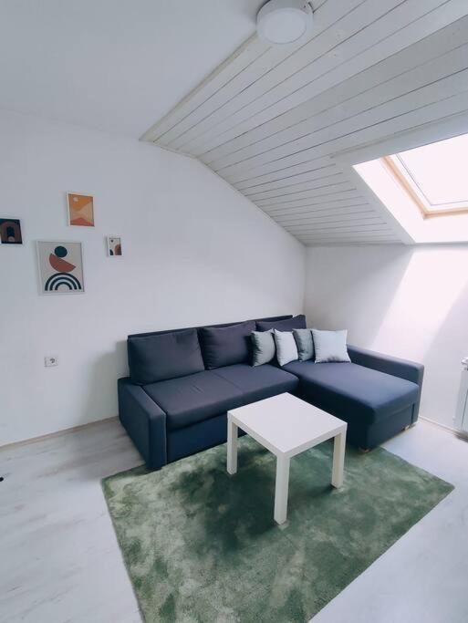 Udoban Stan Sa Terasom U Mirnom Okruzenju Apartment Zagreb Exterior photo