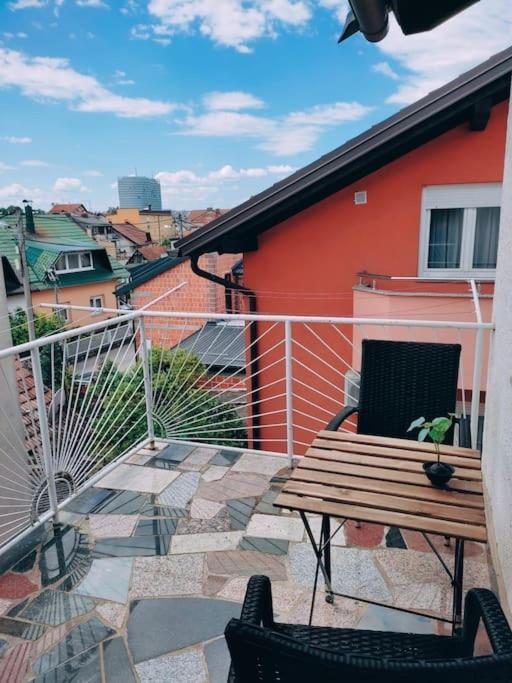 Udoban Stan Sa Terasom U Mirnom Okruzenju Apartment Zagreb Exterior photo