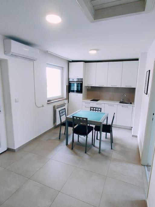 Udoban Stan Sa Terasom U Mirnom Okruzenju Apartment Zagreb Exterior photo