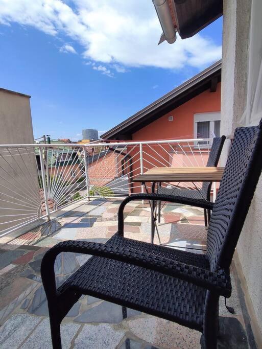 Udoban Stan Sa Terasom U Mirnom Okruzenju Apartment Zagreb Exterior photo