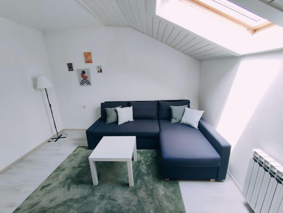 Udoban Stan Sa Terasom U Mirnom Okruzenju Apartment Zagreb Exterior photo