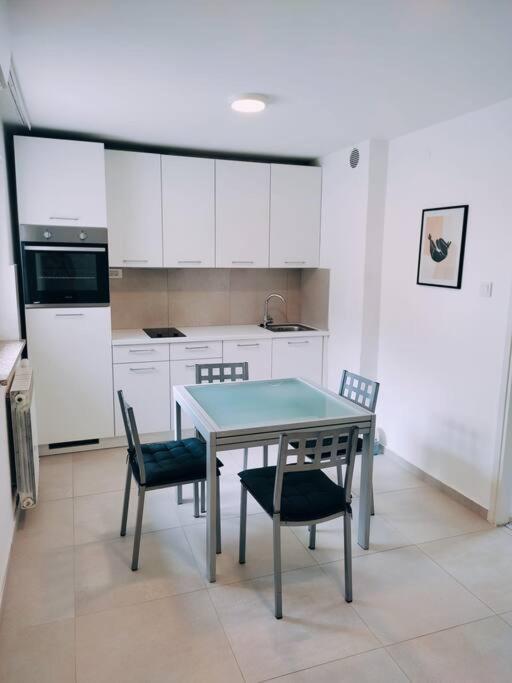 Udoban Stan Sa Terasom U Mirnom Okruzenju Apartment Zagreb Exterior photo